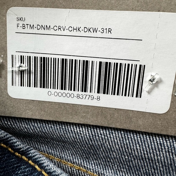 Everlane The Curvy Cheeky Straight Jeans - Picture 9 of 14